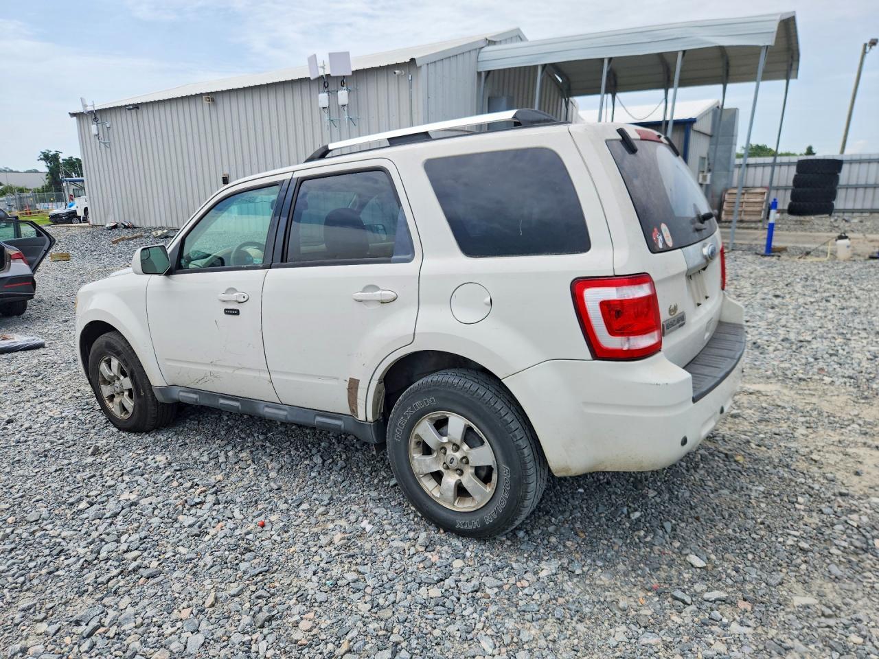 2011 Ford Escape Limited - Фото 2