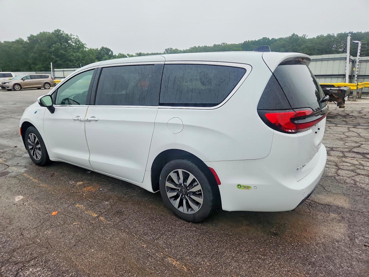2023 Chrysler Pacifica Hybrid Touring L - Фото 2