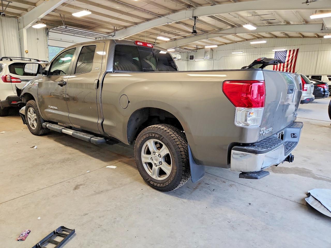 2011 Toyota Tundra Double Cab Sr5 - Фото 2