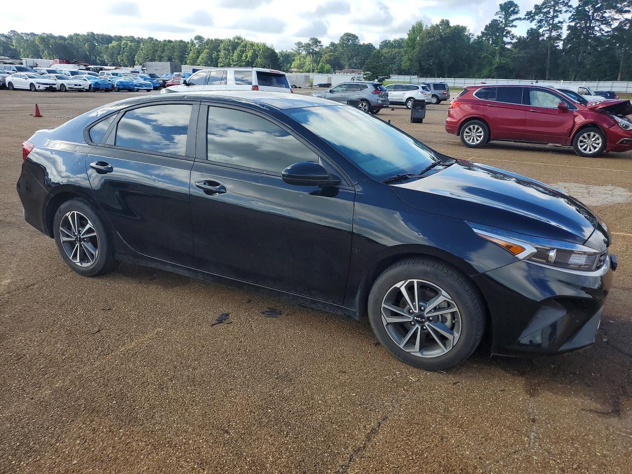 2023 Kia Forte Lxs - Фото 4