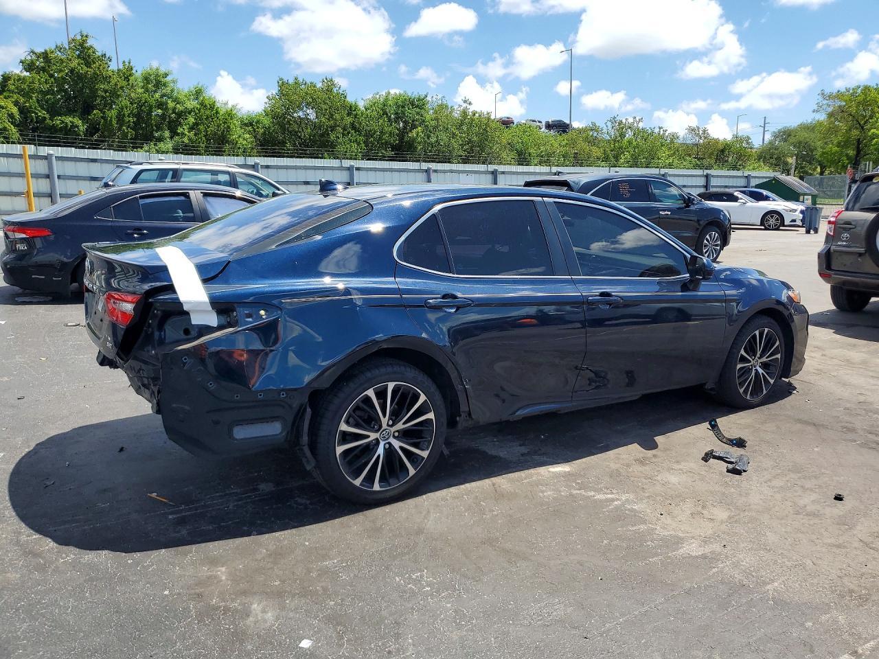 2019 Toyota Camry Se - Image 3