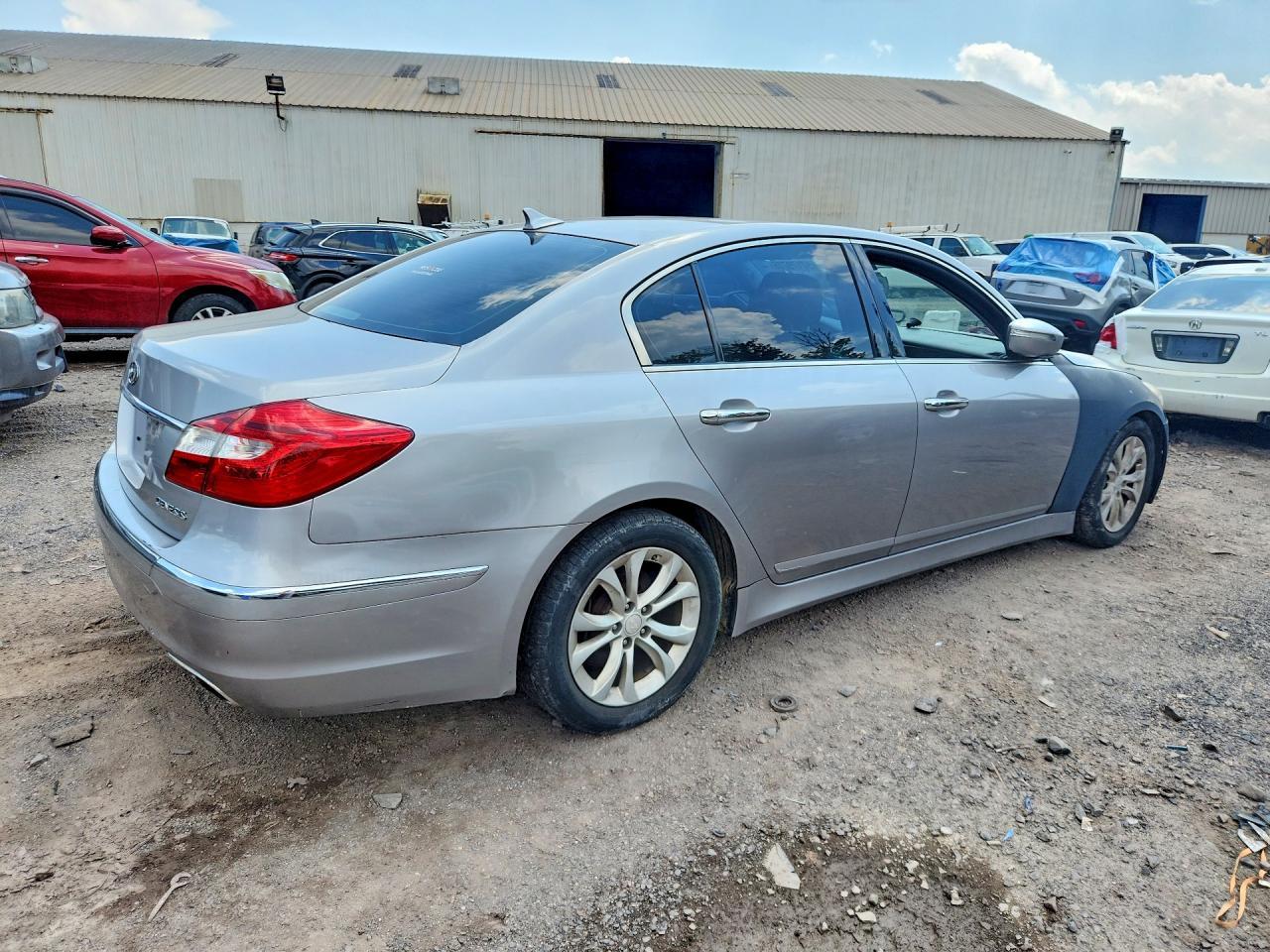 2012 Hyundai Genesis 3.8L - Фото 3