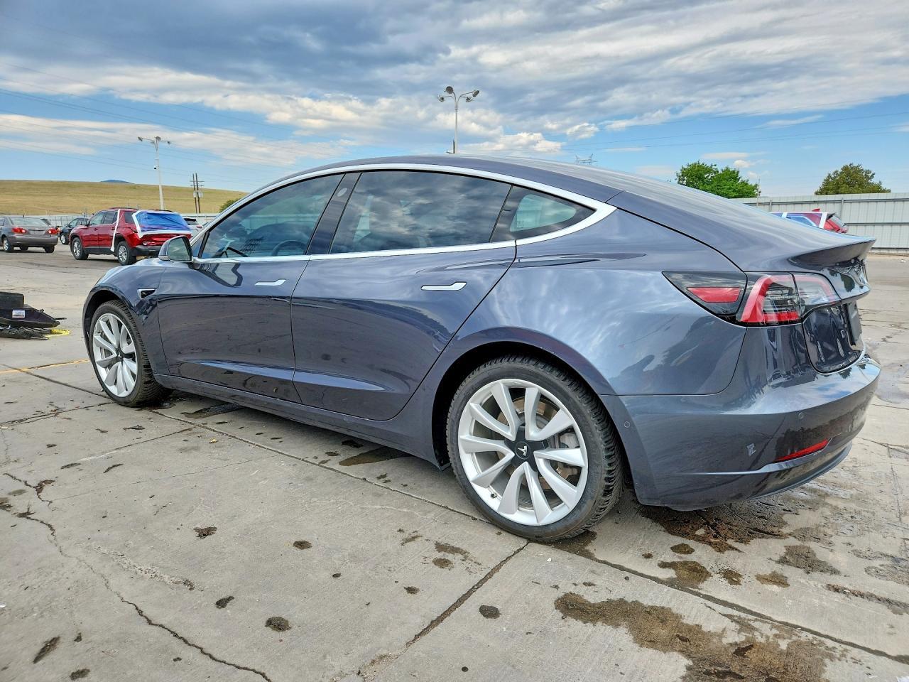 2018 Tesla Model 3 - Фото 2