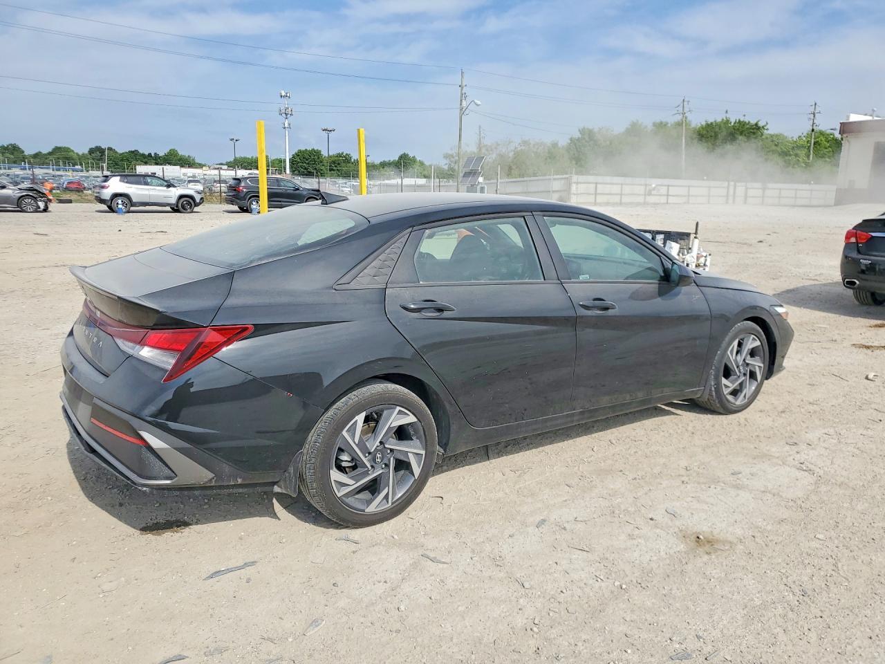 2025 Hyundai Elantra Sel Sport - Image 3