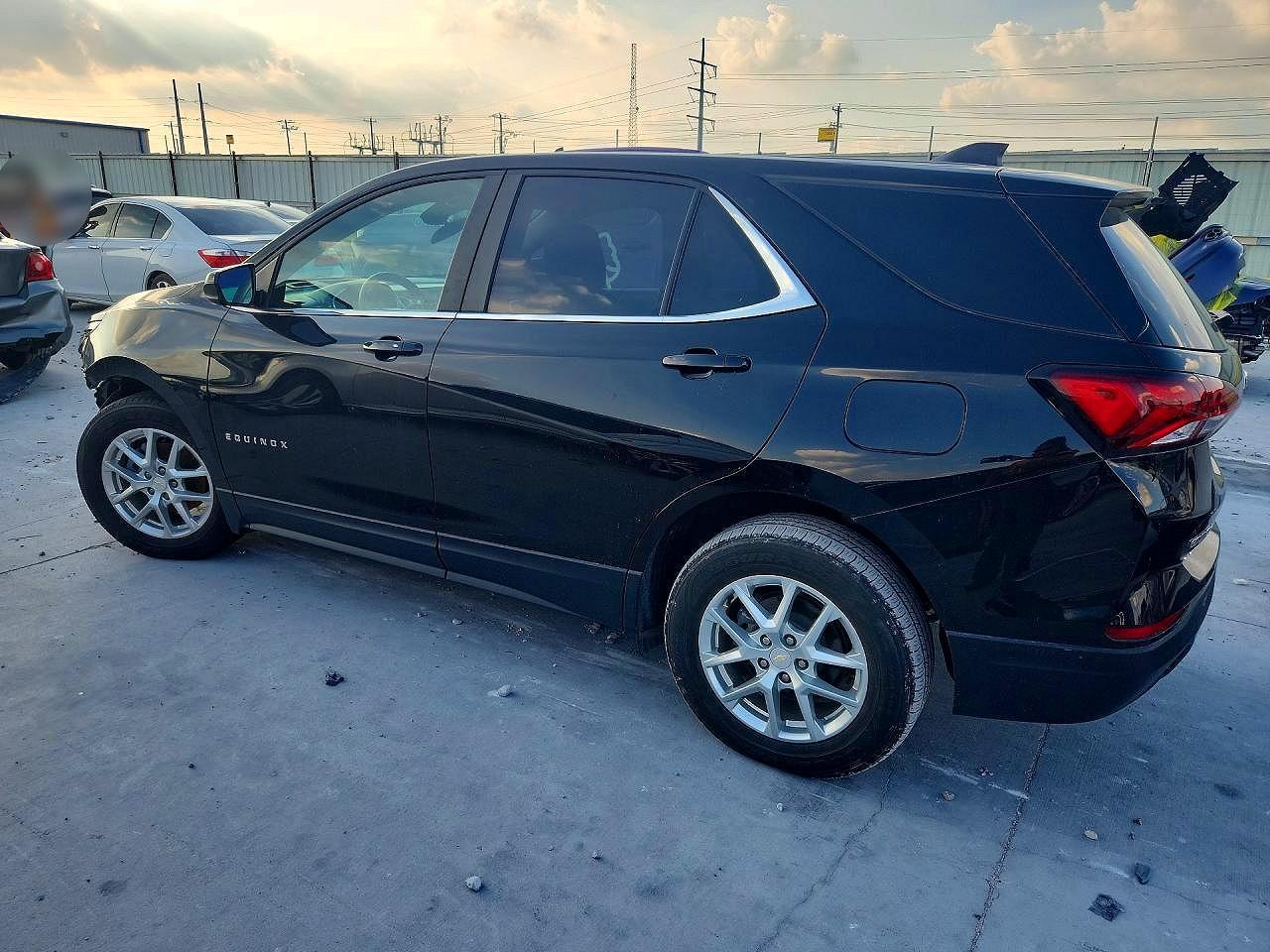 2022 Chevrolet Equinox Lt - Image 2