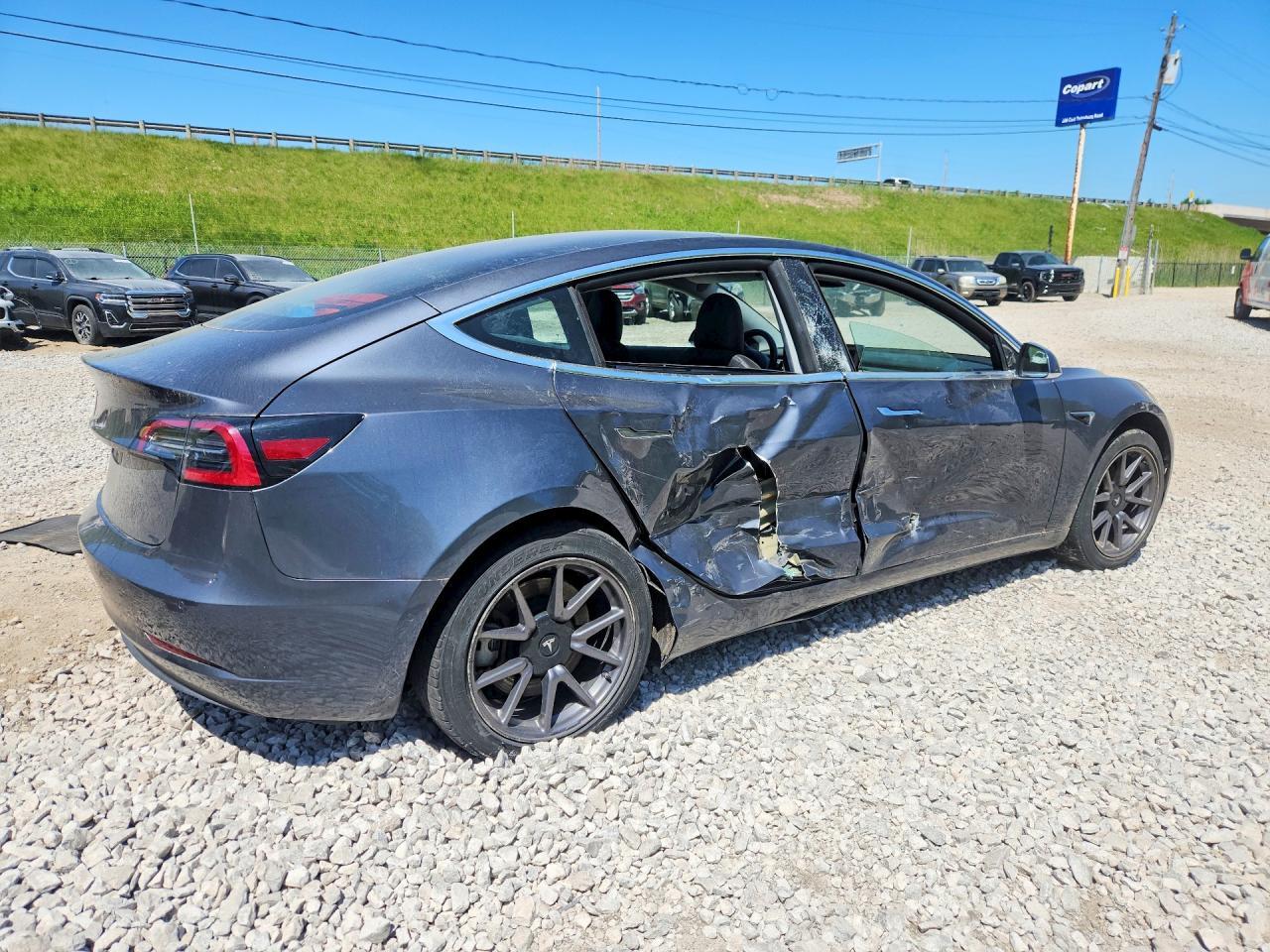 2018 Tesla Model 3 - Фото 3