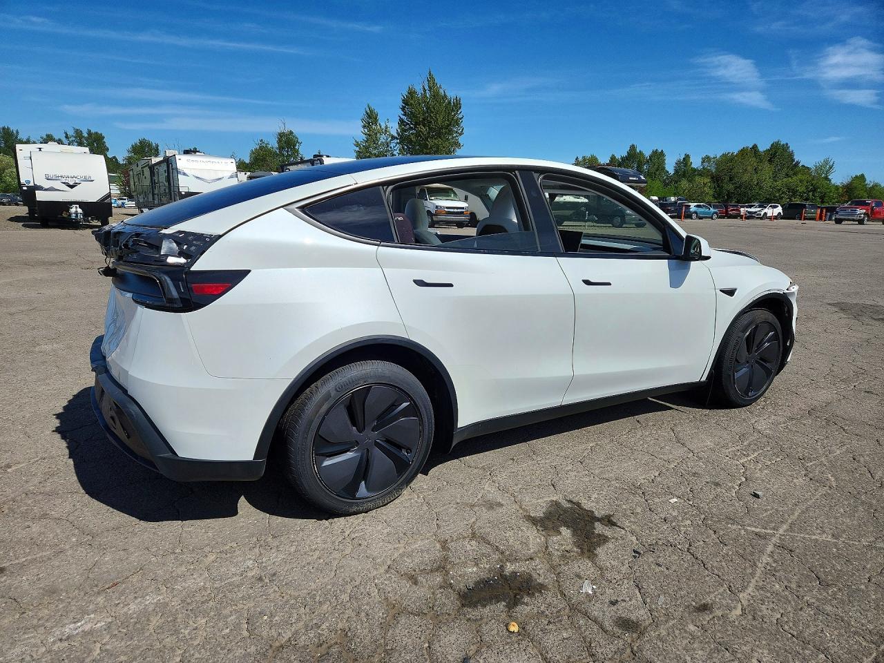 2026 Tesla Model Y - Фото 3