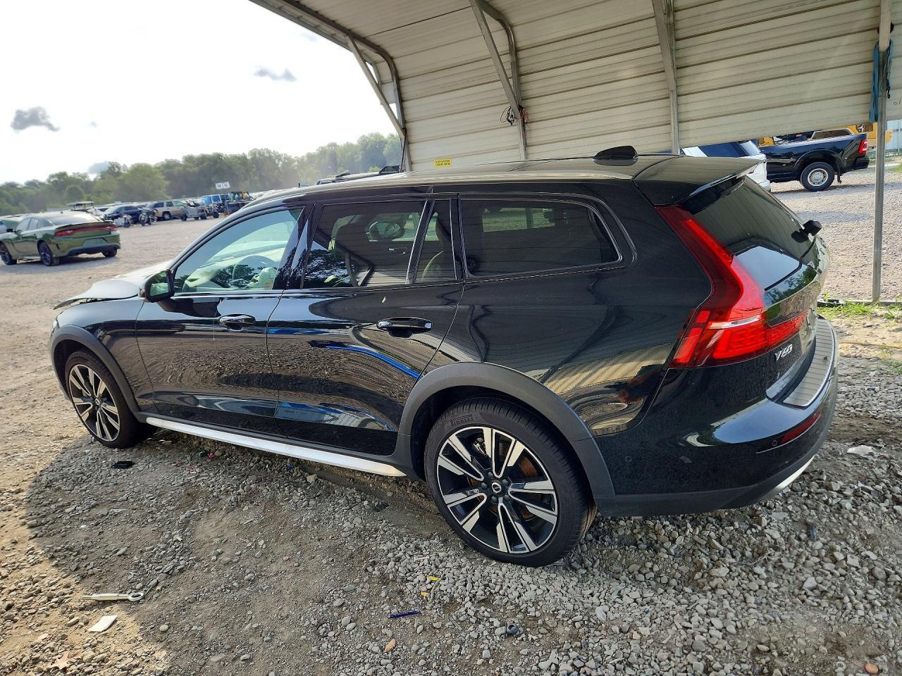 2026 Volvo V60 Cross Country Ultra - Image 2