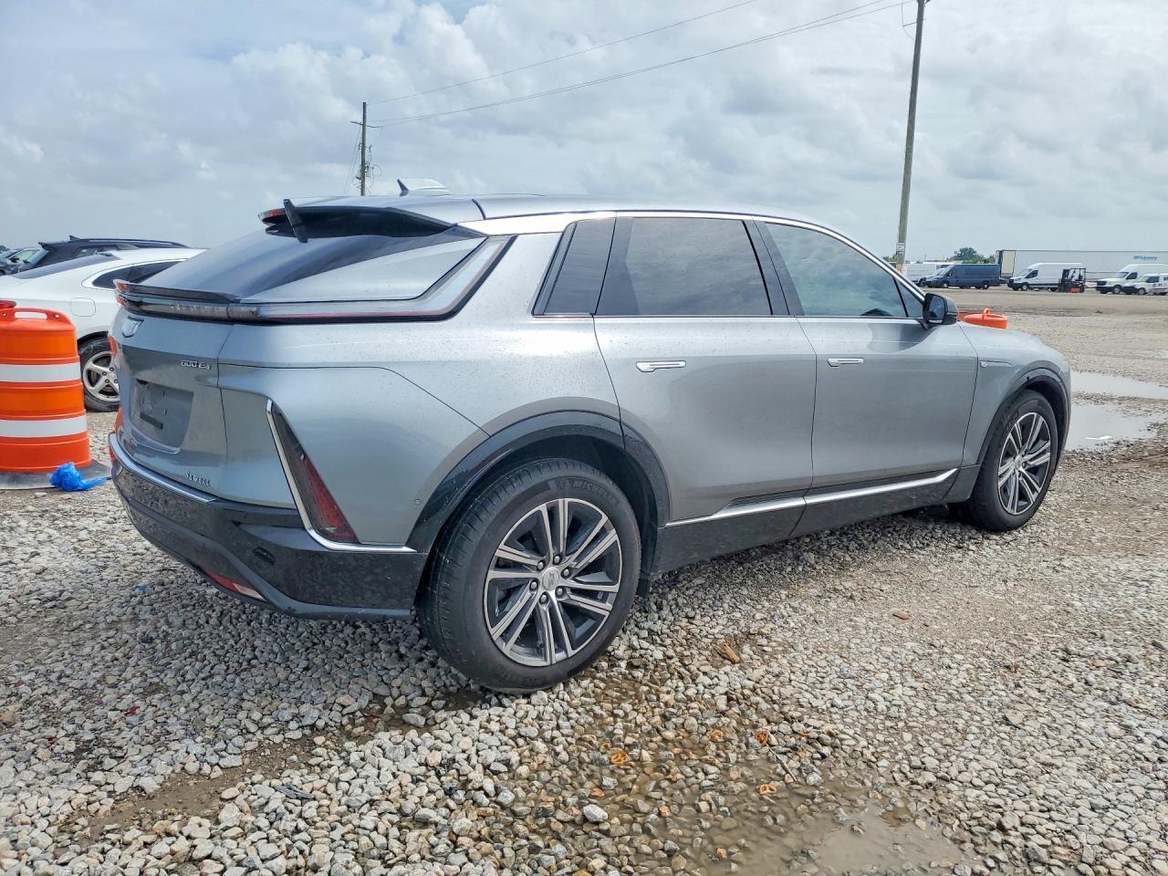 2025 Cadillac Lyriq Luxury - Image 3