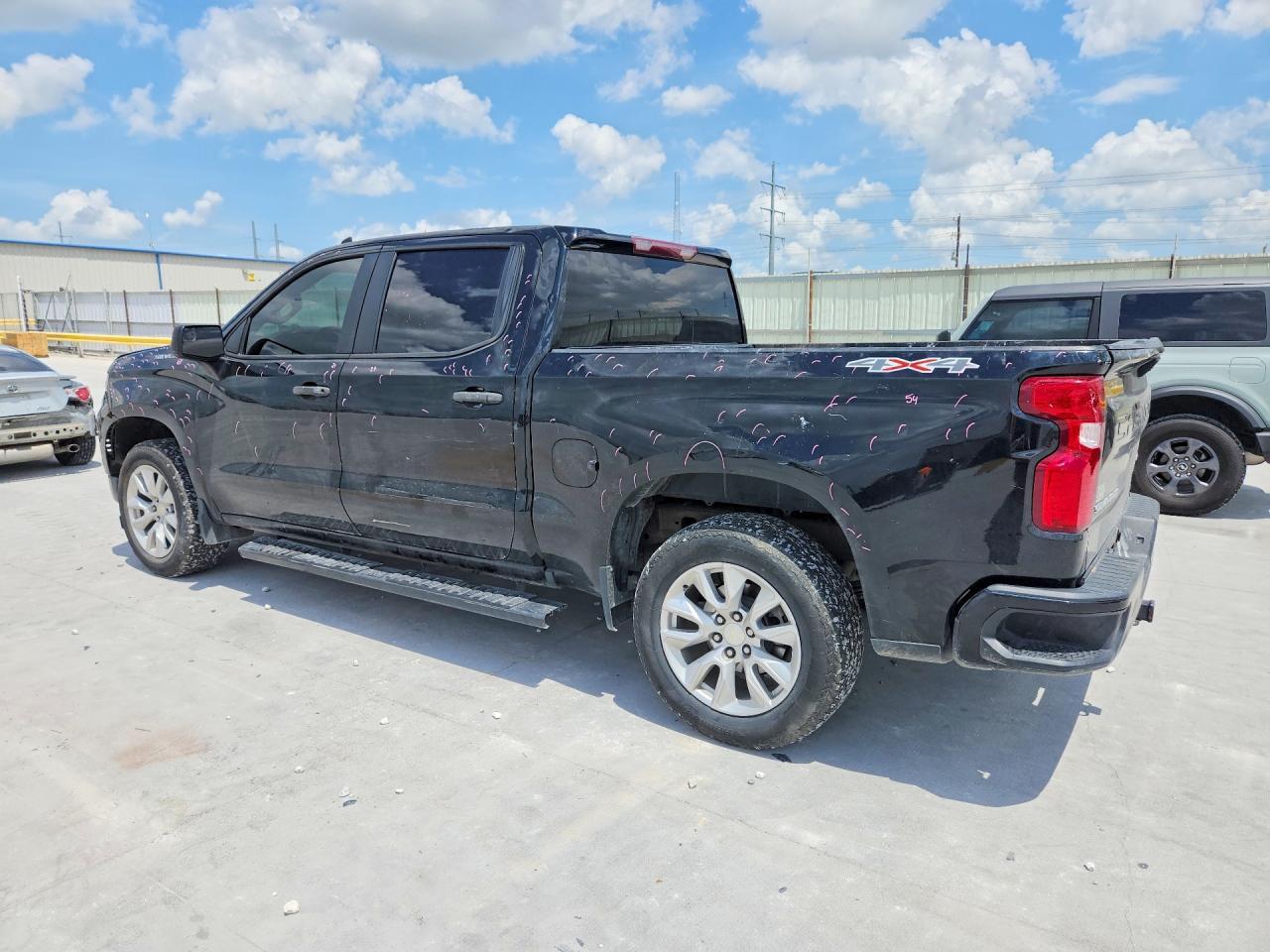 2022 Chevrolet Silverado K1500 Custom - Image 2