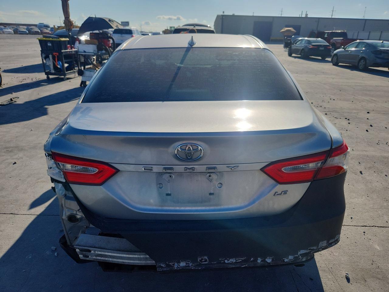 2020 Toyota Camry Le - Фото 6