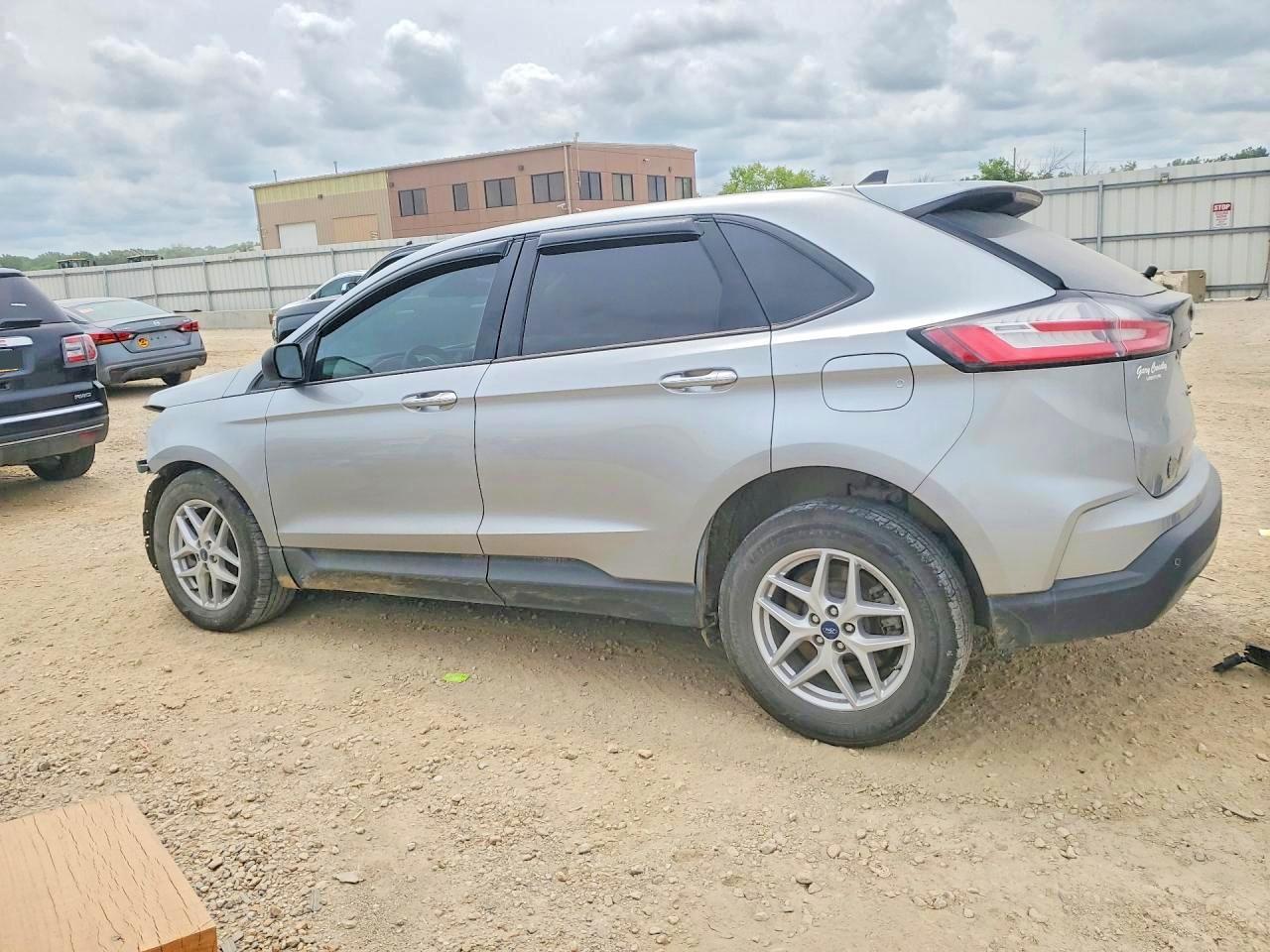 2021 Ford Edge Se - Image 2