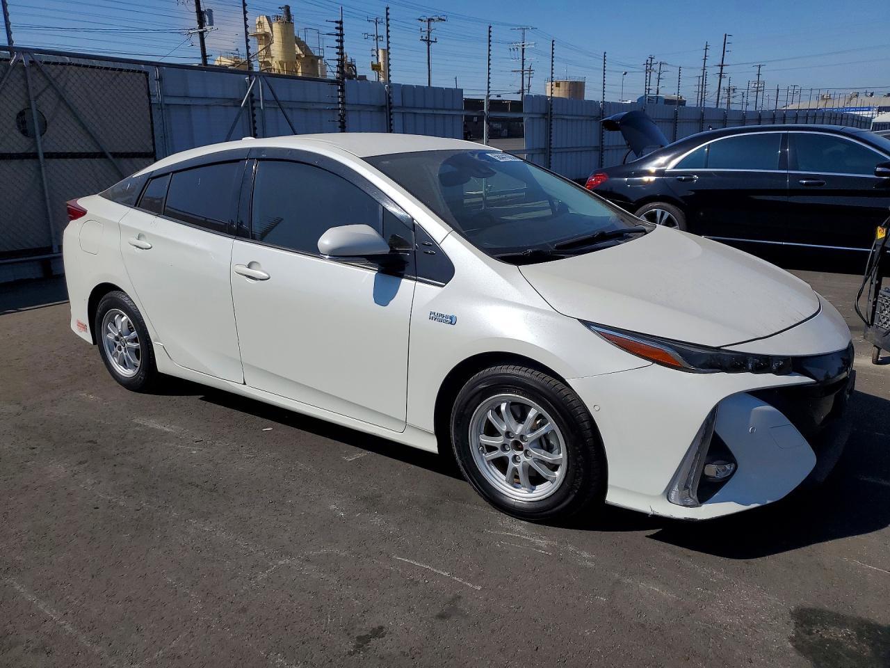 2020 Toyota Prius Prime Limited - Фото 4
