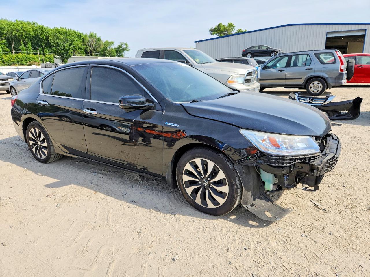 2015 Honda Accord Touring Hybrid - Image 4
