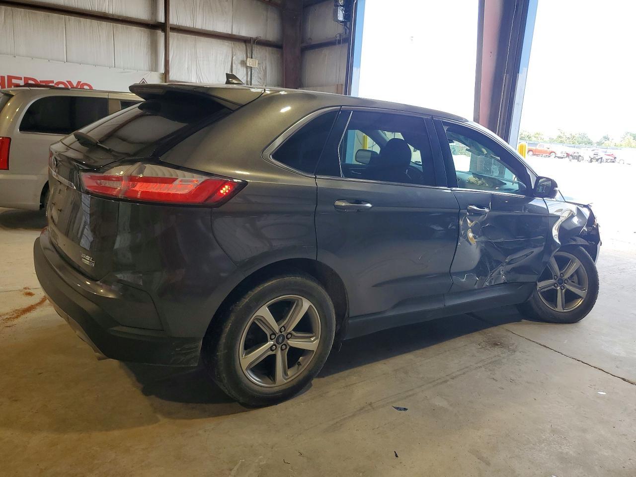 2019 Ford Edge - Image 3