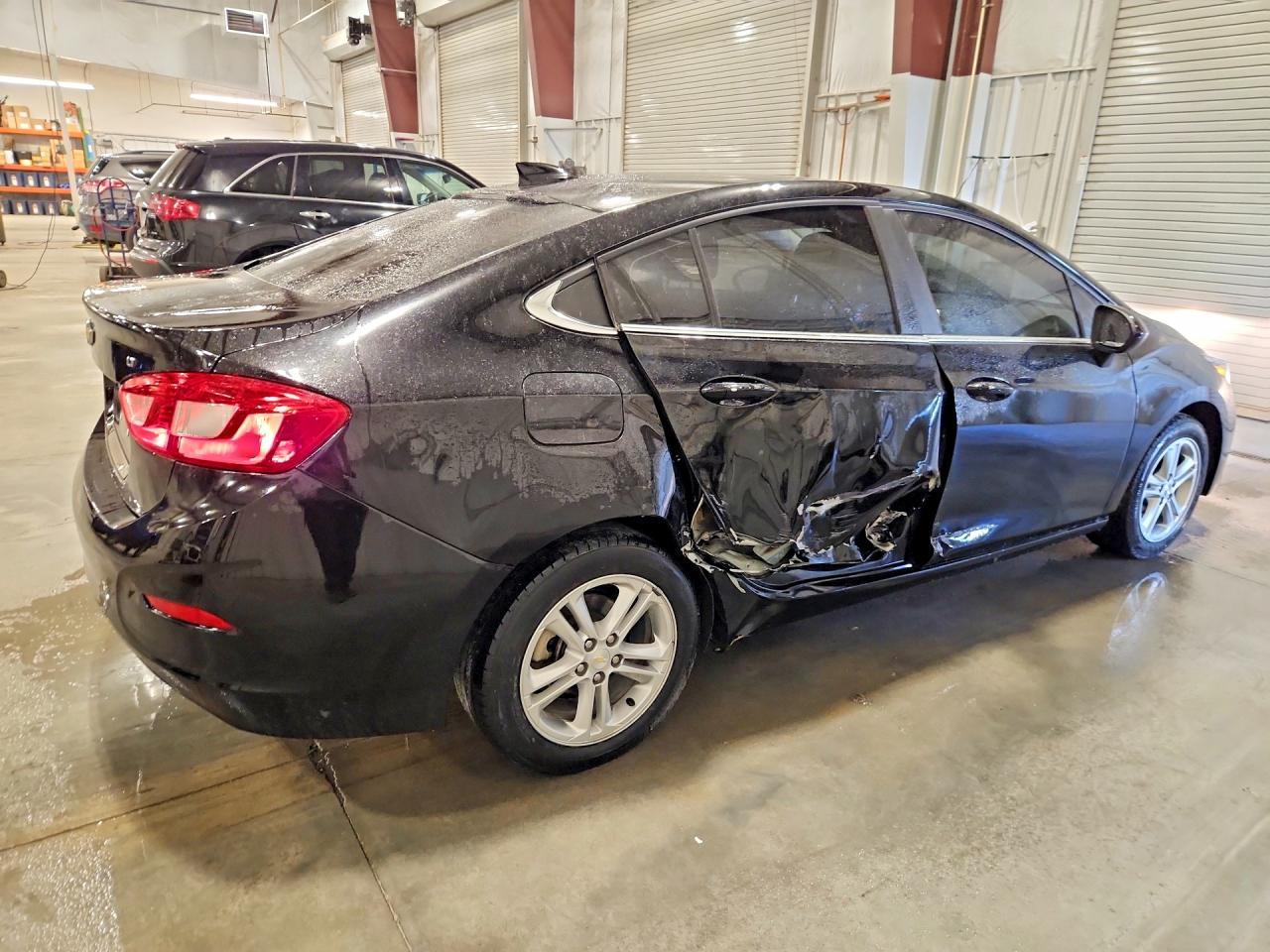 2017 Chevrolet Cruze Lt - Image 3