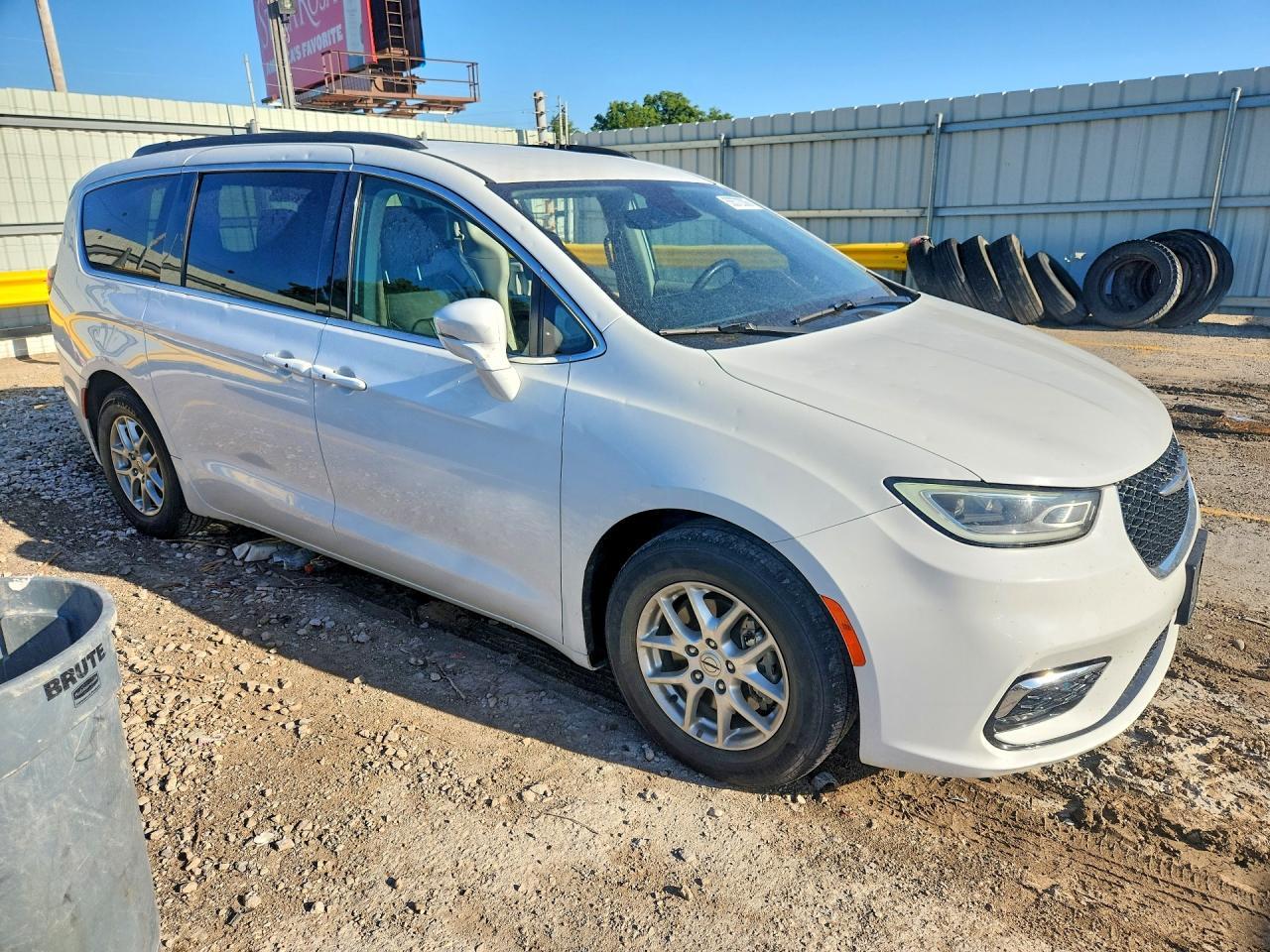 2022 Chrysler Pacifica Touring L - Image 4