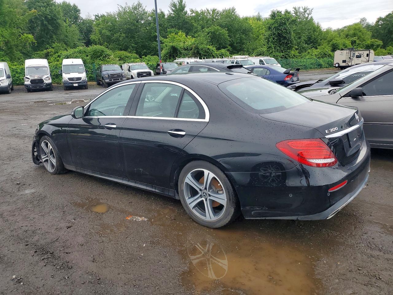 2018 Mercedes-Benz E 300 - Фото 2