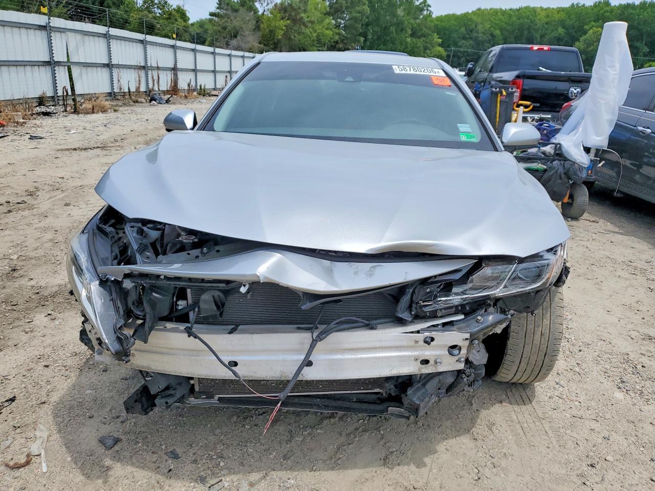 2018 Toyota Camry Le - Image 5