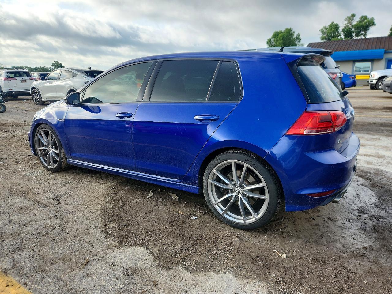 2017 Volkswagen Golf R - Image 2