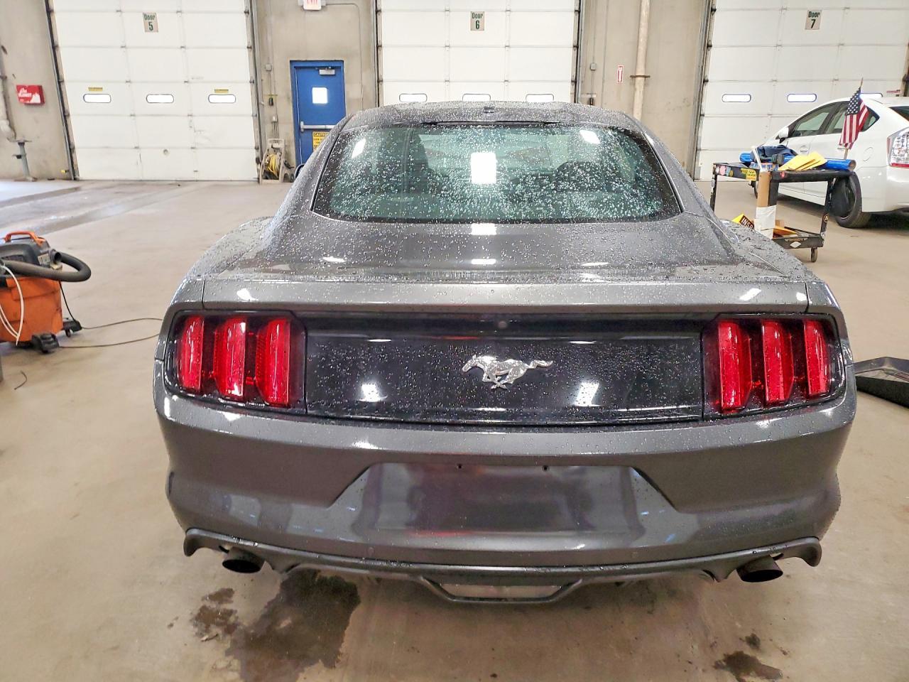 2015 Ford Mustang - Фото 6