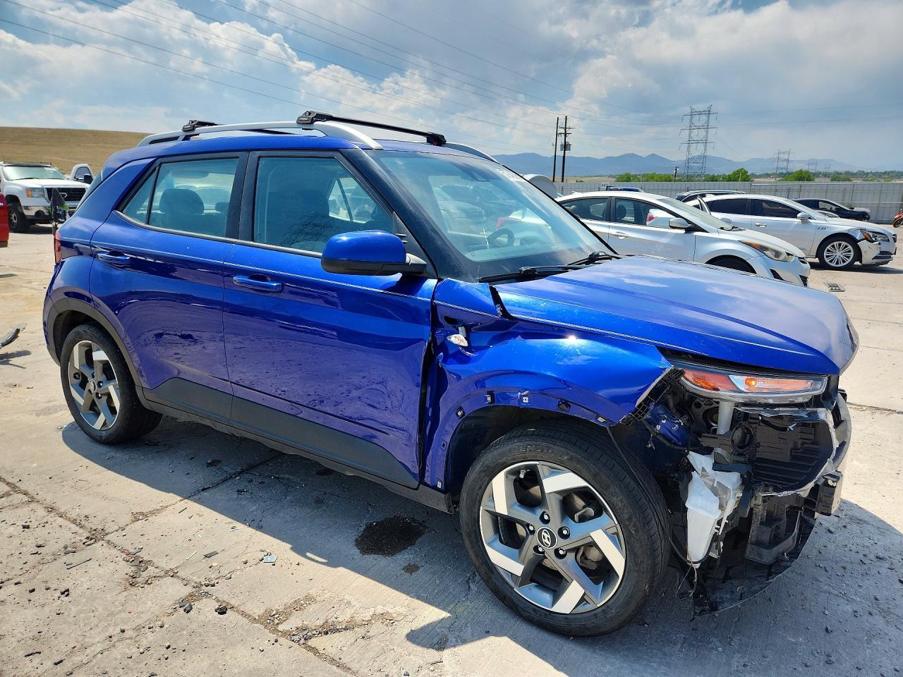 2022 Hyundai Venue Sel - Image 4
