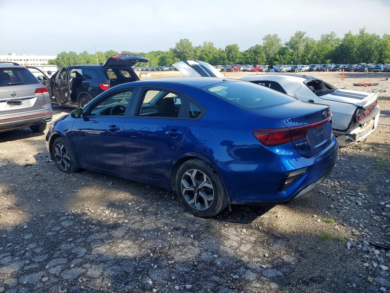 2019 Kia Forte Lxs - Image 2