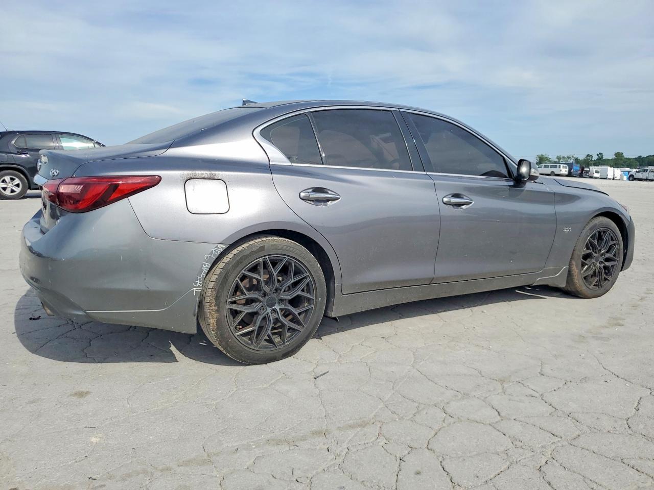 2018 Infiniti Q50 3.0T Luxe - Фото 3