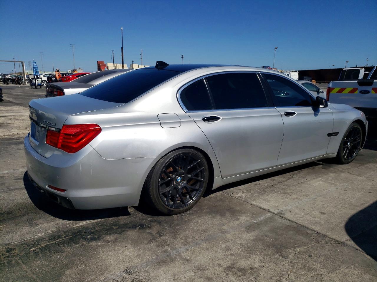 2011 BMW 750 Li - Фото 3