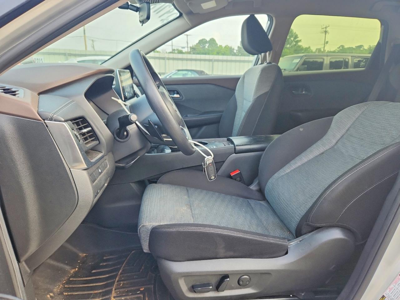 2023 Nissan Rogue Platinum - Image 7