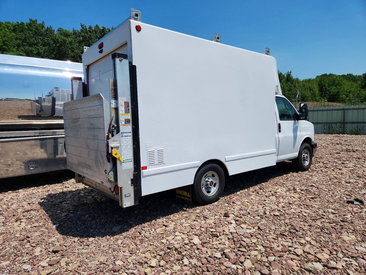 2024 GMC Savana Cutaway G3500 - Фото 3