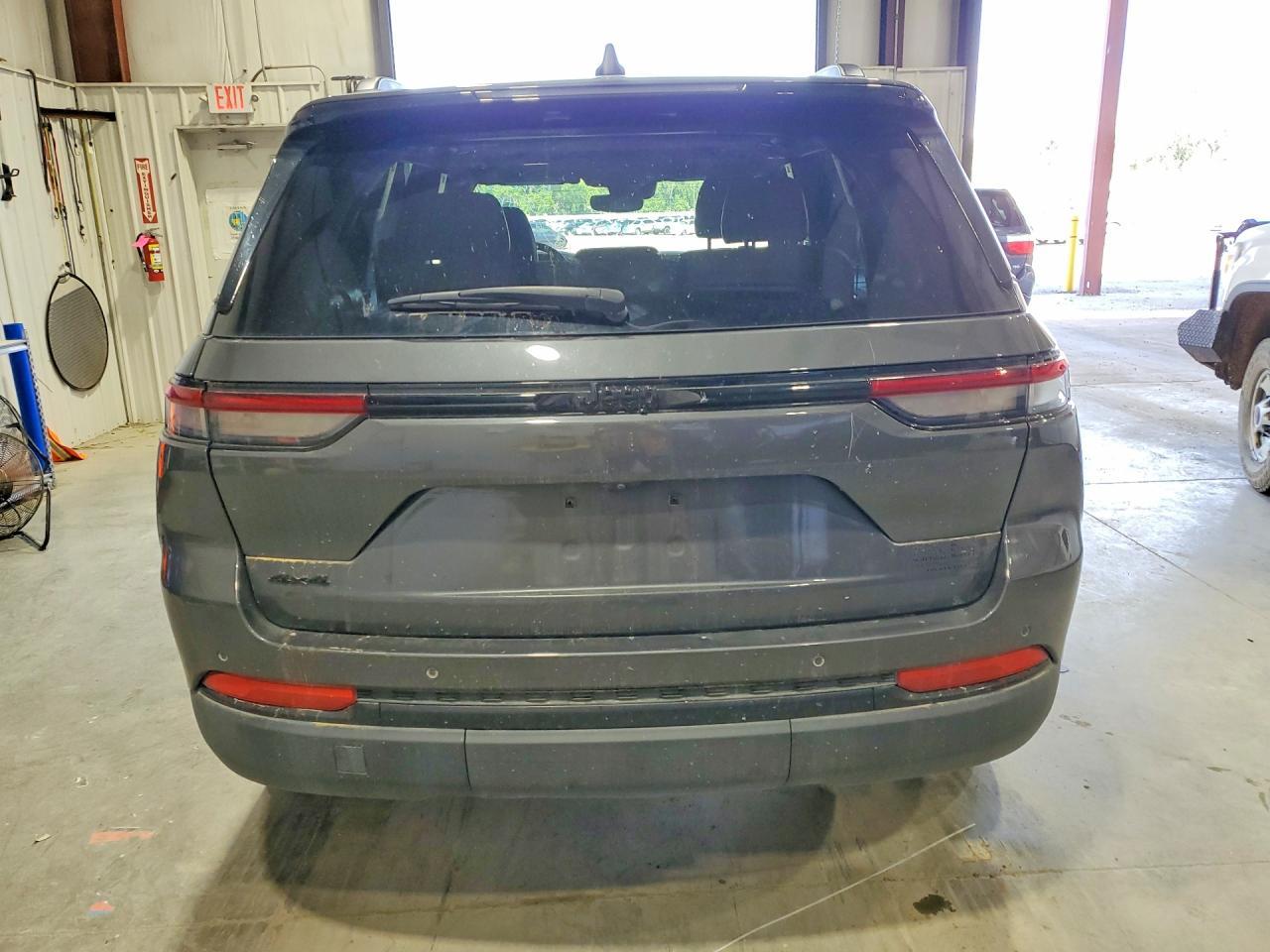 2024 Jeep Grand Cherokee Laredo - Image 6