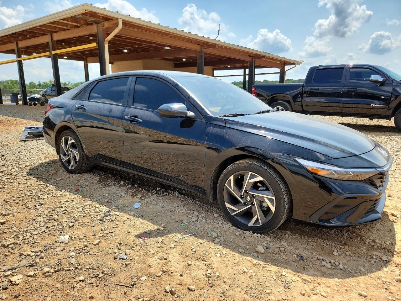 2025 Hyundai Elantra - Image 4
