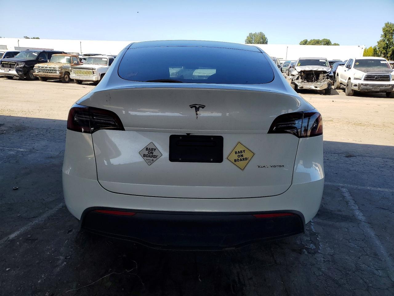 2023 Tesla Model Y - Image 6
