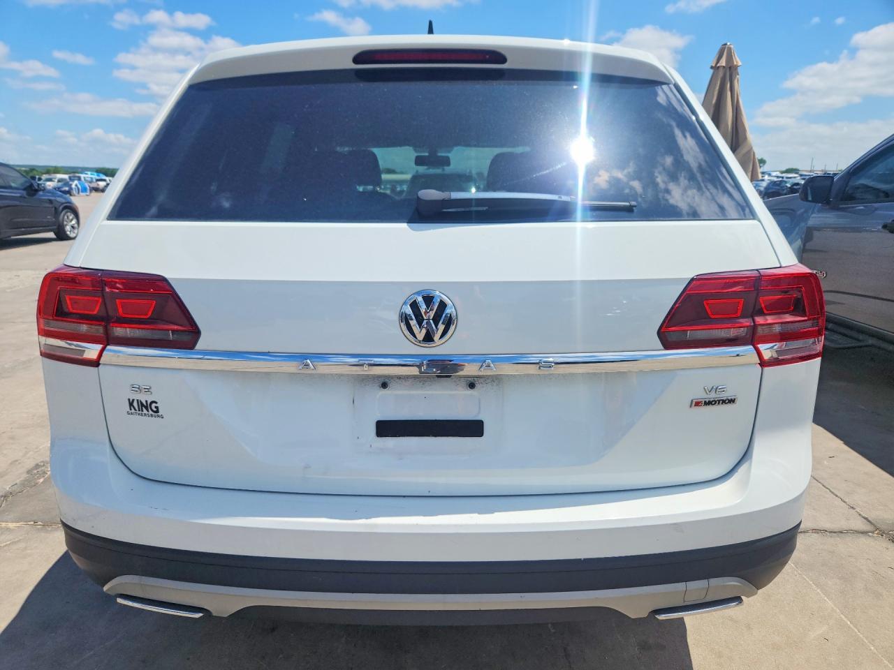 2022 Volkswagen Atlas Cross Sport Sel R-Line - Image 6