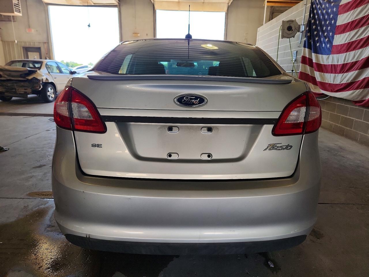 2011 Ford Fiesta Se - Фото 6