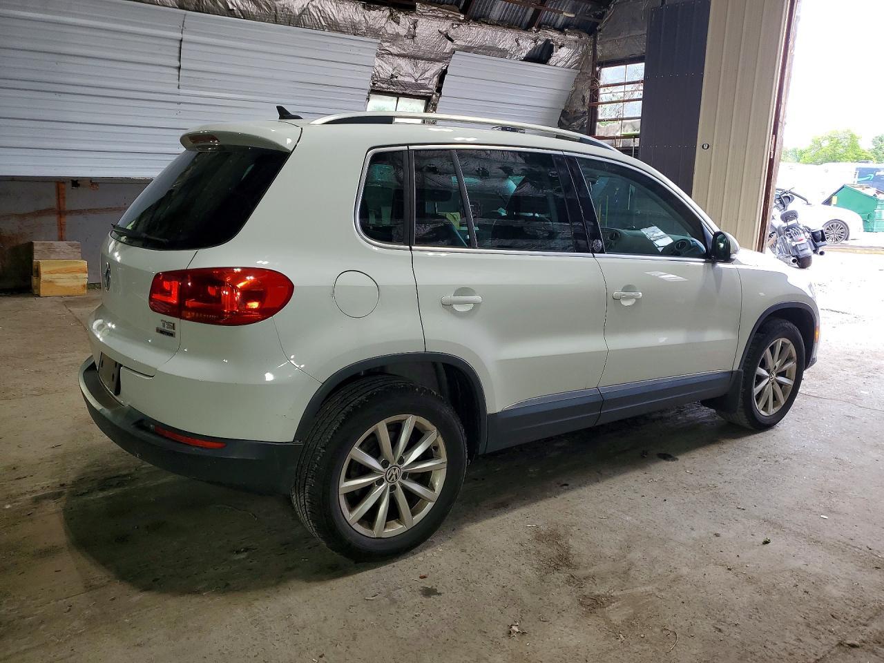 2017 Volkswagen Tiguan Wolfsburg - Image 3