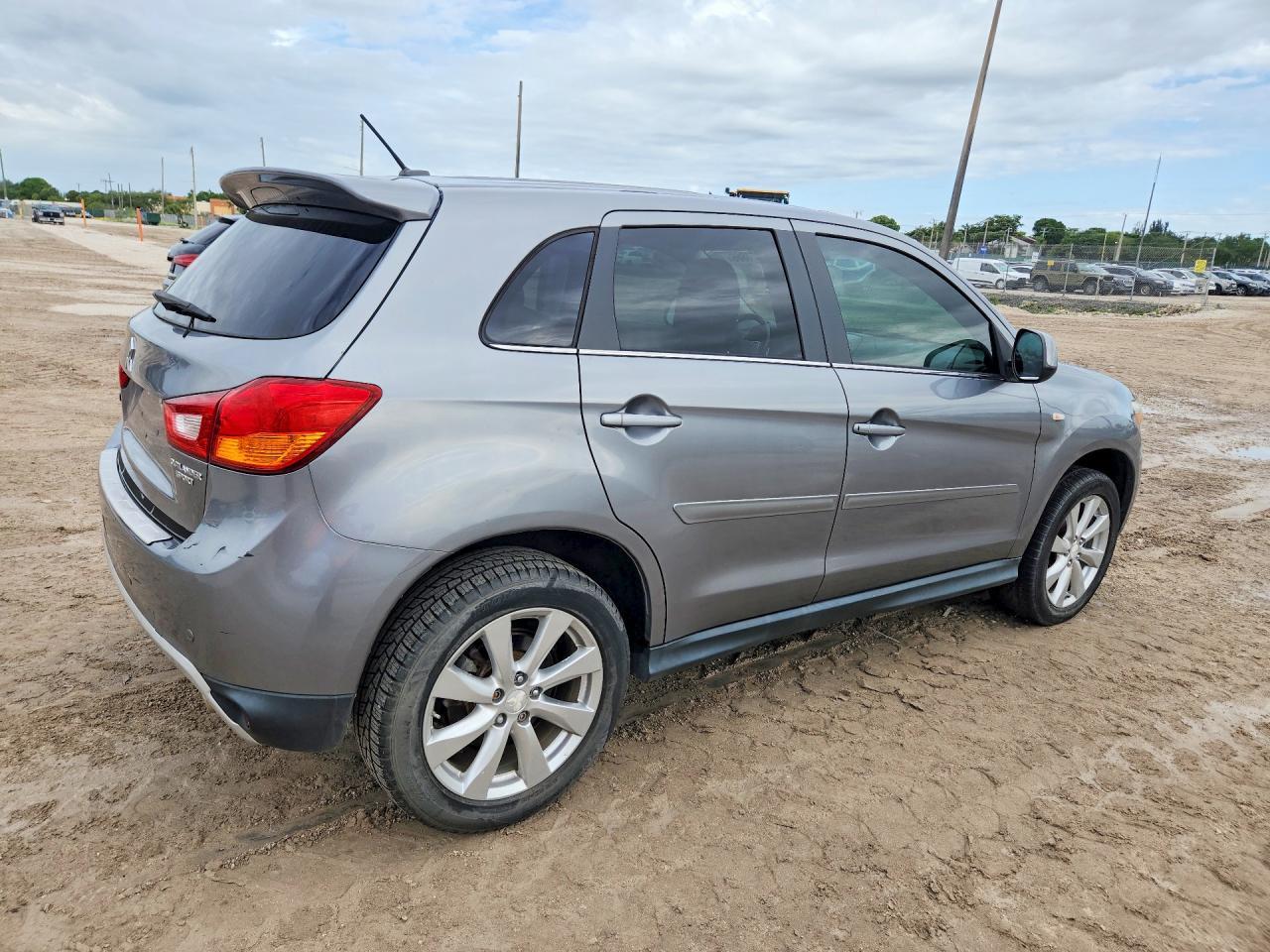 2015 Mitsubishi Outlander Sport Se - Фото 3