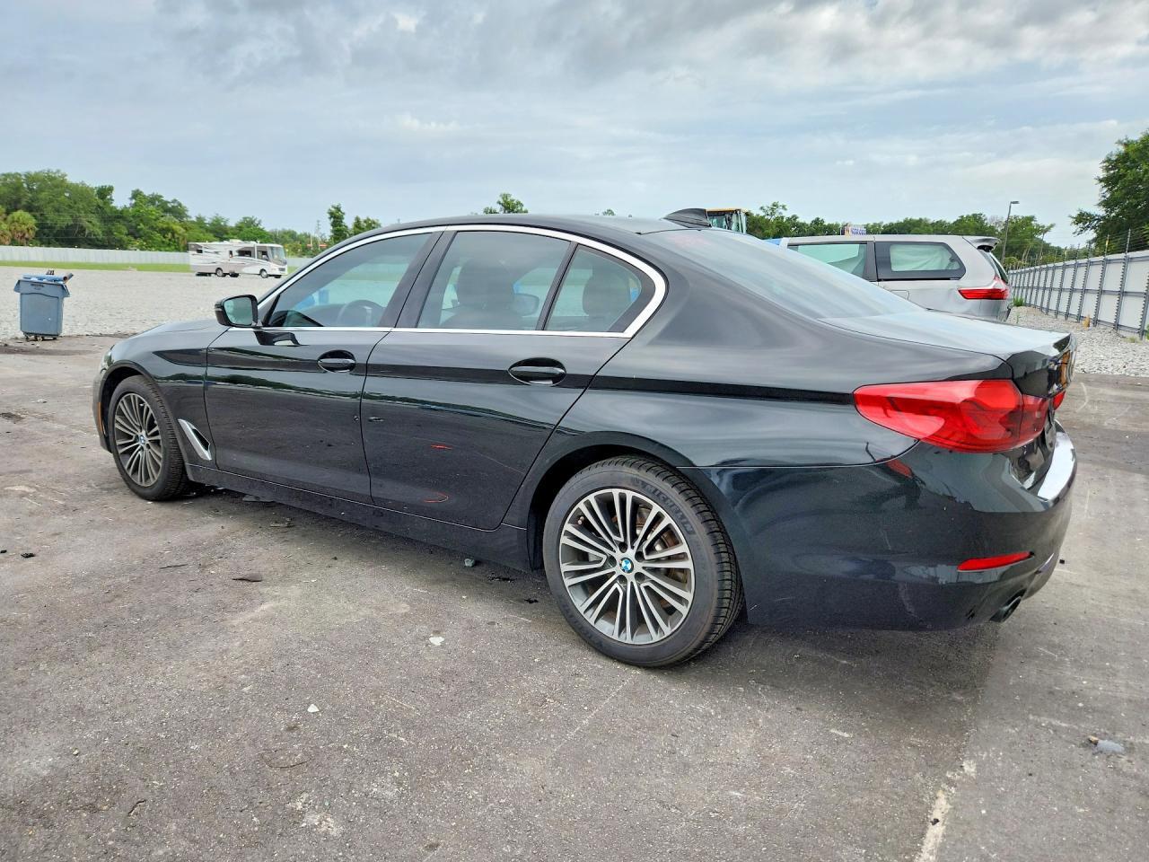 2020 BMW 530 I - Фото 2