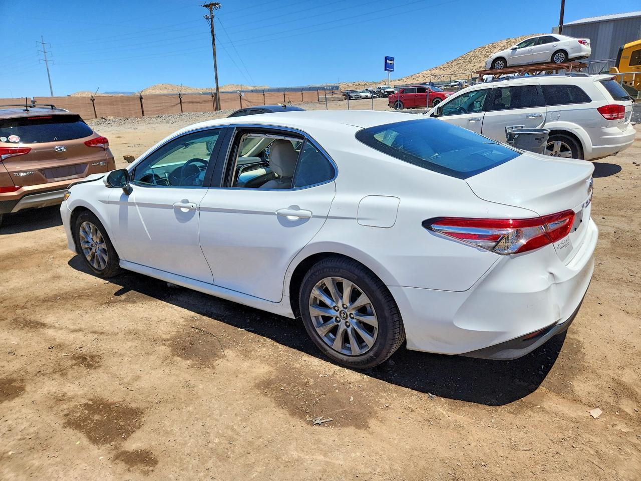 2018 Toyota Camry Le - Фото 2