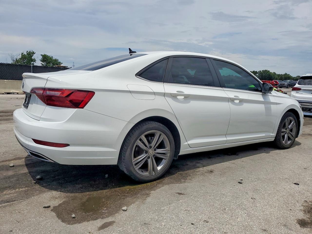 2021 Volkswagen Jetta S - Фото 3
