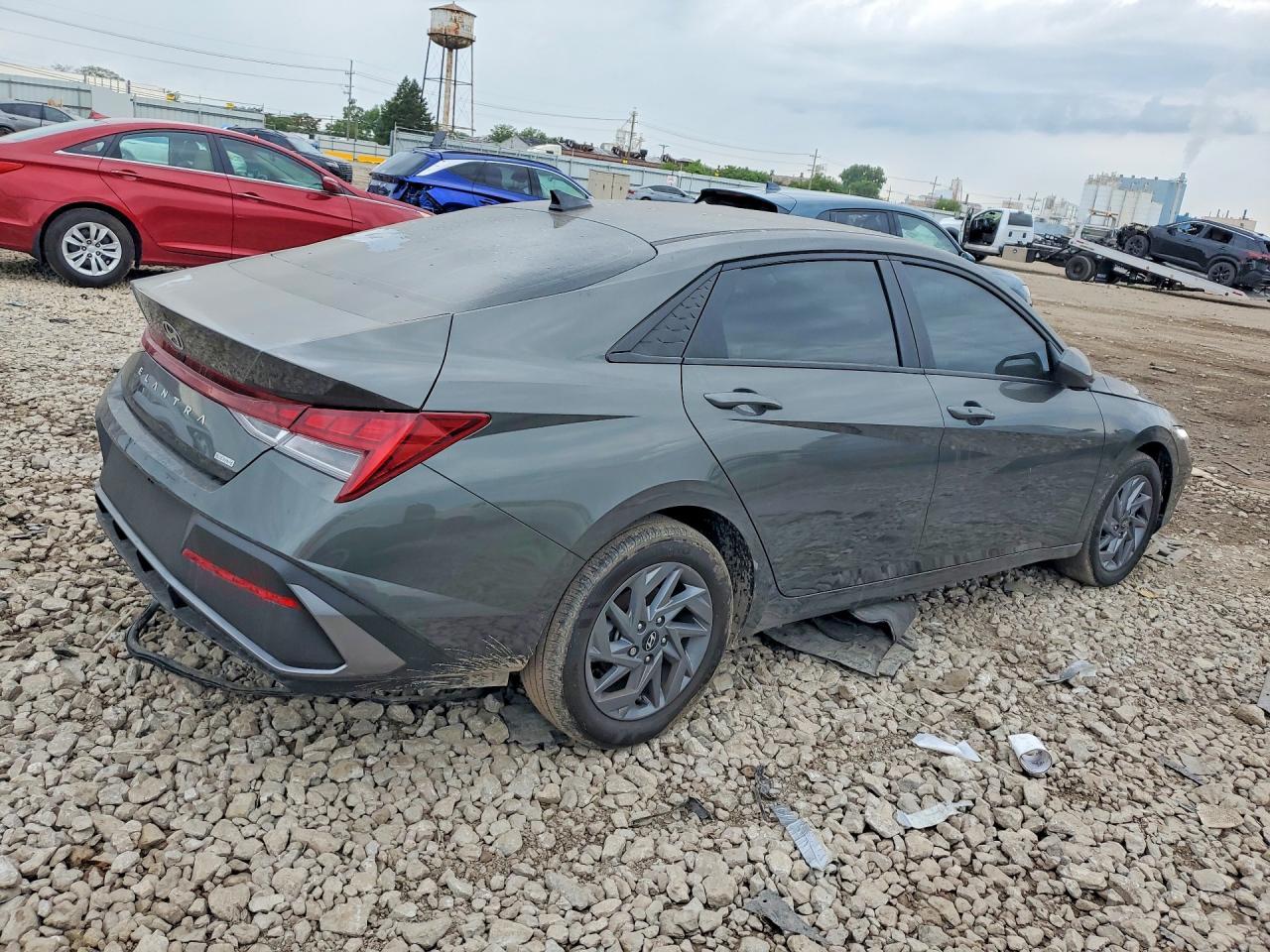 2024 Hyundai Elantra Blue - Image 3