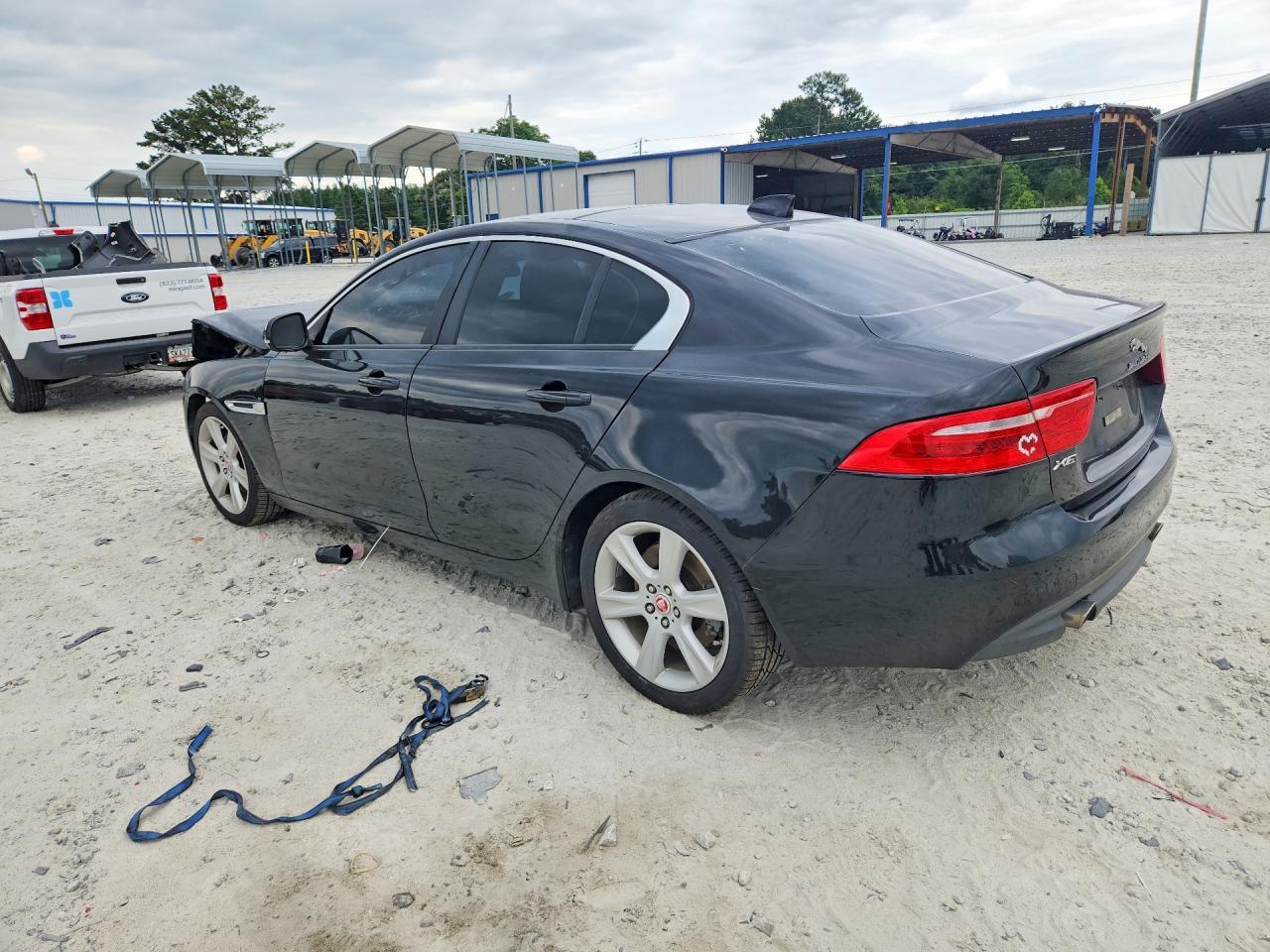 2017 Jaguar Xe Premium - Фото 2