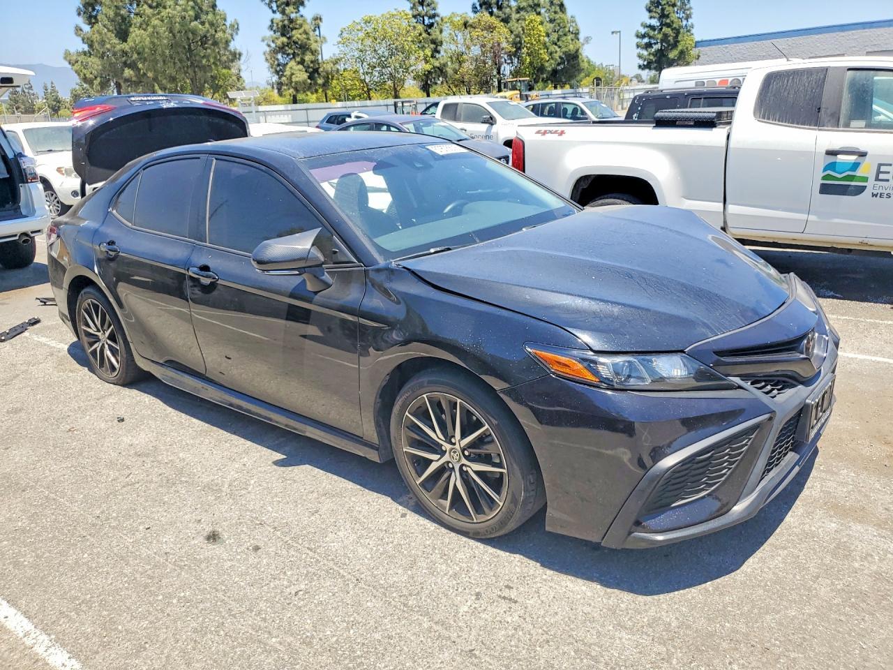 2023 Toyota Camry Se - Image 4