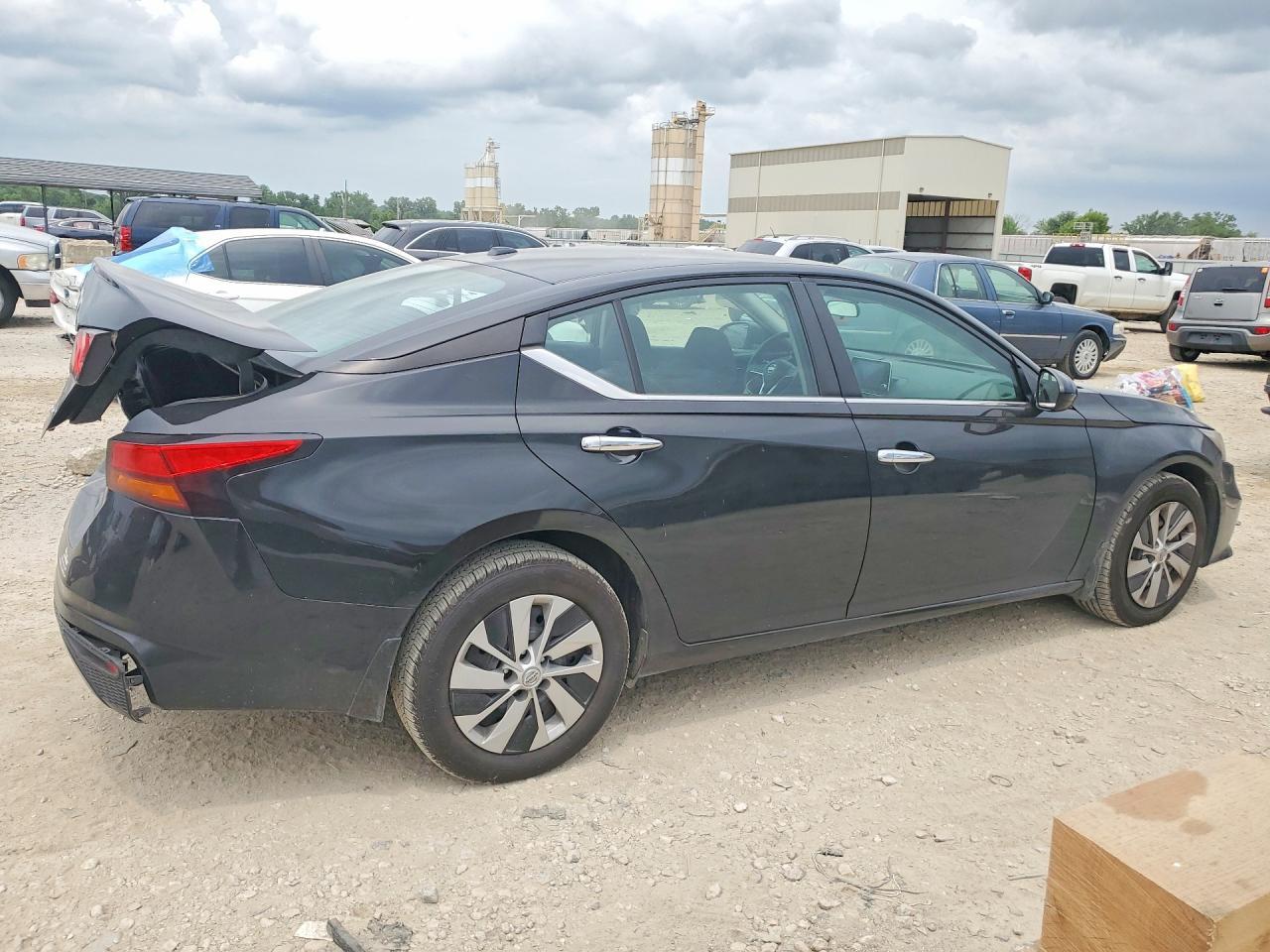 2019 Nissan Altima S - Фото 3