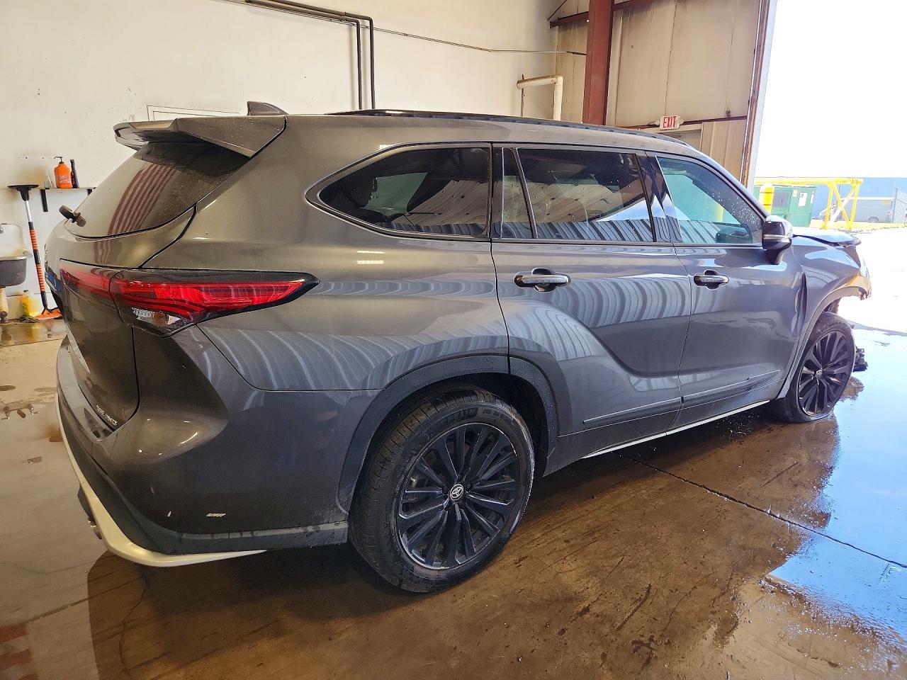 2023 Toyota Highlander Xse - Image 3