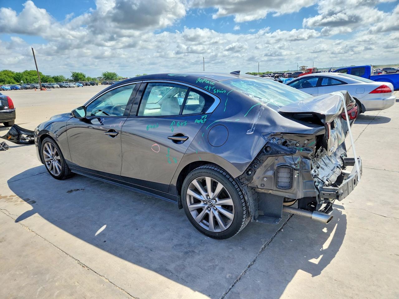 2019 Mazda 3 Premium - Фото 2