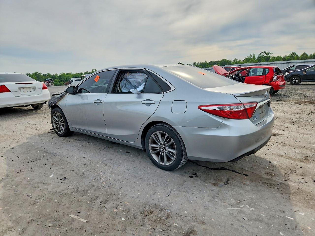2015 Toyota Camry Se - Фото 2