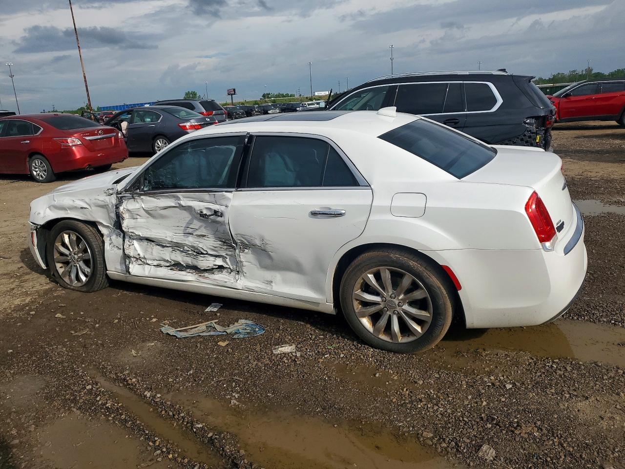 2015 Chrysler 300C - Фото 2