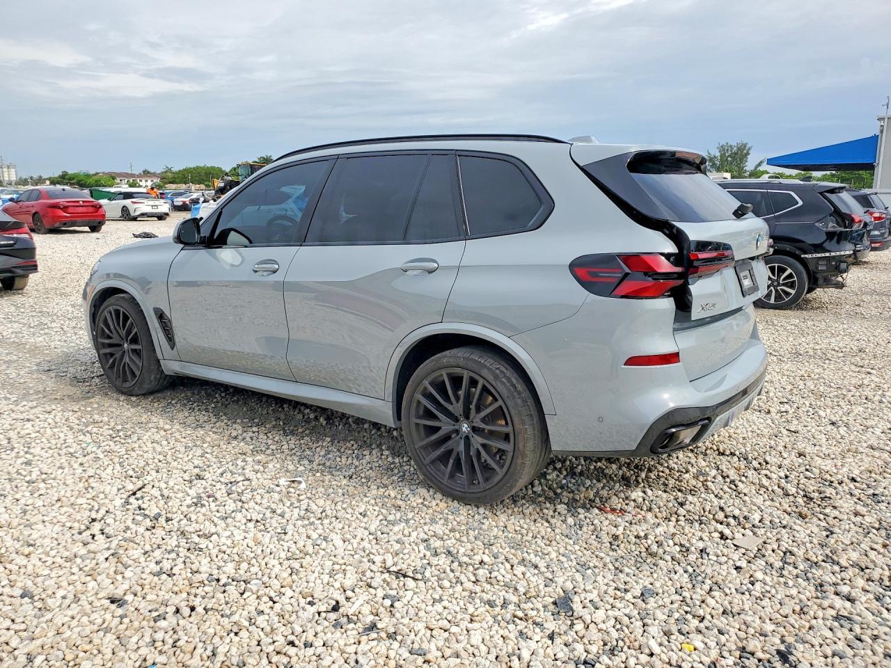 2025 BMW X5 xDrive40I - Фото 2